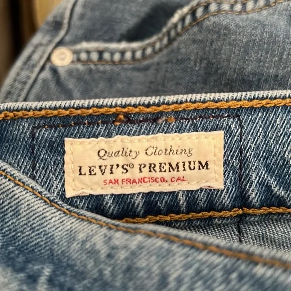 Levis Premium Wedgie
Straight Mom Jeans Button Fly High Rise. - Picture 7 of 7